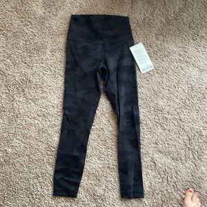 Wunder Under High-Rise Tight 25"
Full-On Luxtreme, Camo, size 4